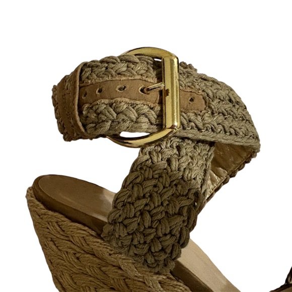 Stuart Weitzman
Alex Crochet Wedge Sandal - Picture 10 of 15